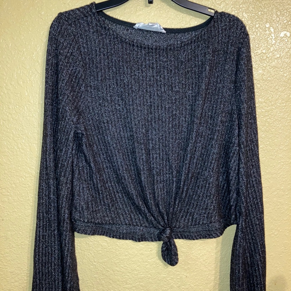 Gray long sleeve shirt